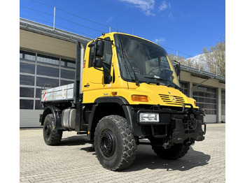 Billenőplatós teherautó UNIMOG U400