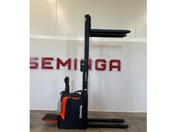Emelőtargoncá TOYOTA