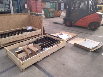 Karosszéria és külső CATERPILLAR