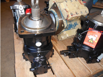 Hidraulikus motor - Építőipari gépek New Holland 84345391: 2 kép.