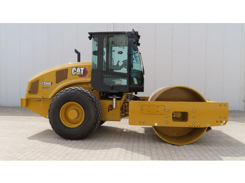 Talajtömörítő CATERPILLAR CS66B
