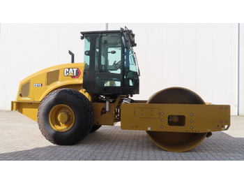 Talajtömörítő CATERPILLAR CS66B