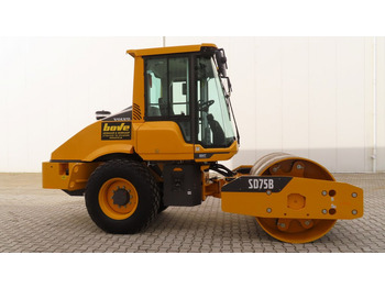 Talajtömörítő VOLVO SD75B