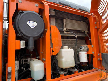 Gumikerekes kotró Doosan DX160: 4 kép. Gumikerekes kotró Doosan DX160: 4 kép.