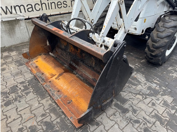Kotrórakodó JCB 2 CX: 2 kép.