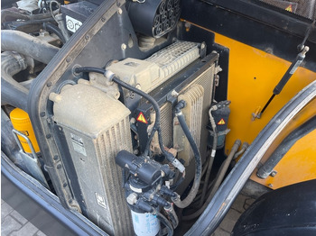 Teleszkópos rakodó JCB 533-105: 4 kép.