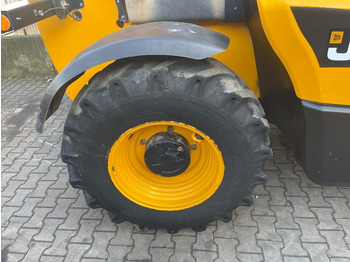 Teleszkópos rakodó JCB 533-105: 3 kép.