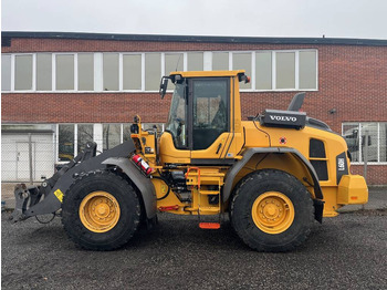 Gumikerekes homlokrakodó VOLVO L60H