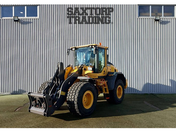 Gumikerekes homlokrakodó VOLVO L90H