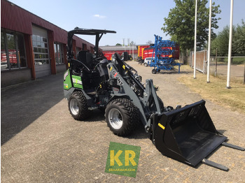 Új Derékcsuklós rakodó Giant G2200E: 2 kép.