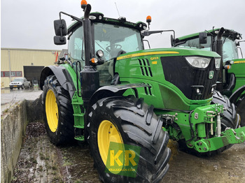 Traktor John Deere 6215R: 2 kép.