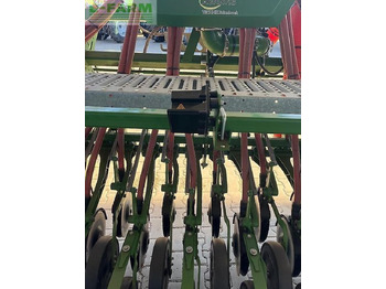 Szemenkénti vetőgép Amazone amazone avant 3002 säschine/ fronttank ftender 1600/ precea 3000-1 maisleger: 4 kép. Szemenkénti vetőgép Amazone amazone avant 3002 säschine/ fronttank ftender 1600/ precea 3000-1 maisleger: 4 kép.