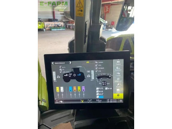 Traktor CLAAS axion 940 cmatic: 2 kép. Traktor CLAAS axion 940 cmatic: 2 kép.