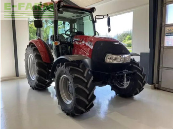 Traktor Case-IH farmall 65a: 2 kép. Traktor Case-IH farmall 65a: 2 kép.
