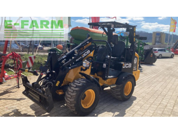 Gumikerekes homlokrakodó JCB 403