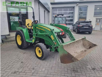 Traktor John Deere 3320 my11: 2 kép.