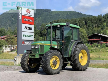 Traktor JOHN DEERE