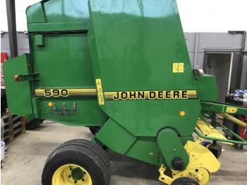 Kocka bálázó John Deere 590: 5 kép.