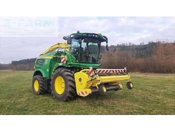 Önjáró szecskázógép JOHN DEERE 8400