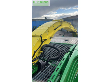 Önjáró szecskázógép John Deere 8400: 2 kép. Önjáró szecskázógép John Deere 8400: 2 kép.