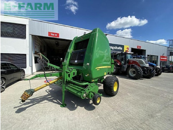 Kocka bálázó John Deere 864: 4 kép.