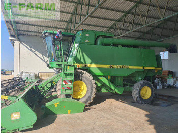 Kombájn JOHN DEERE