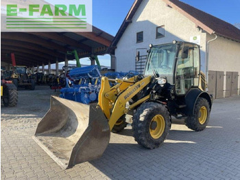 Minikotró Komatsu wa 80m-7: 2 kép. Minikotró Komatsu wa 80m-7: 2 kép.