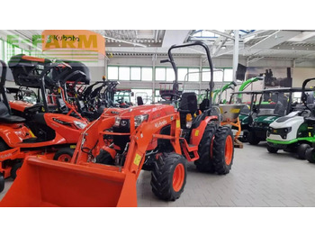 Traktor Kubota b2-261 hydrostat: 2 kép. Traktor Kubota b2-261 hydrostat: 2 kép.