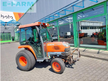 Traktor Kubota stv40: 3 kép.