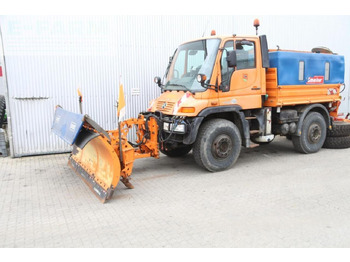 Hóeltakarító gép UNIMOG U400
