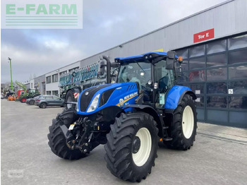 Traktor NEW HOLLAND