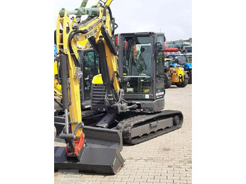 Minikotró New Holland e65d: 5 kép. Minikotró New Holland e65d: 5 kép.