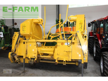 Takarmánybetakarító gép NEW HOLLAND