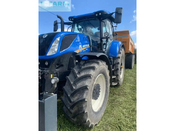 Traktor NEW HOLLAND T7.230