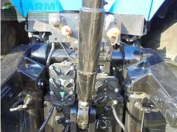 Traktor New Holland t8.330: 4 kép.