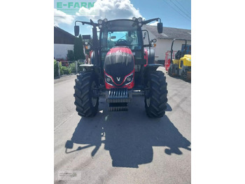 Traktor Valtra a 85: 2 kép. Traktor Valtra a 85: 2 kép.
