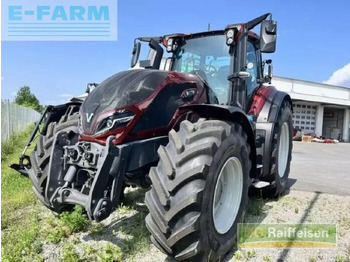 Traktor VALTRA