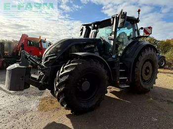 Traktor VALTRA