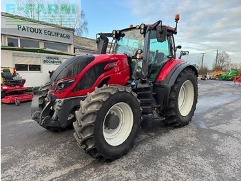 Traktor VALTRA T214