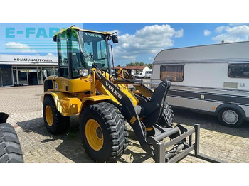 Minikotró VOLVO L30