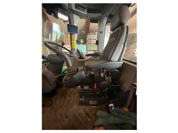 Gumikerekes homlokrakodó NEW HOLLAND