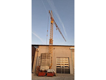 Önszerelő toronydaru LIEBHERR