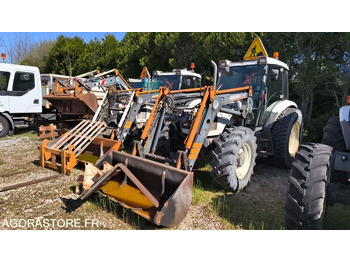 Traktor RENAULT