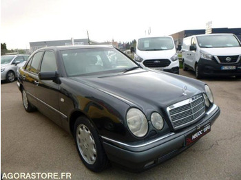 Autó MERCEDES-BENZ