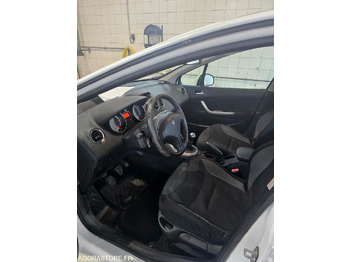 Autó PEUGEOT