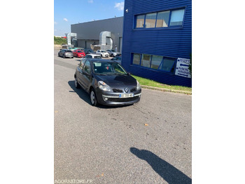Autó RENAULT