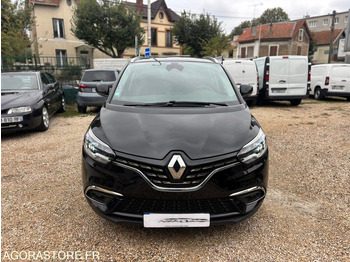 Autó RENAULT