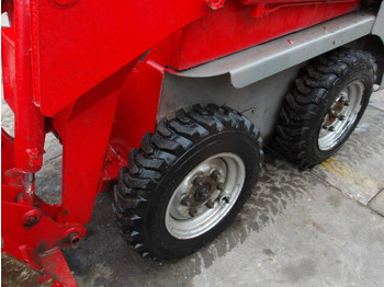 Mini homlokrakodó Gehl 1640: 5 kép.