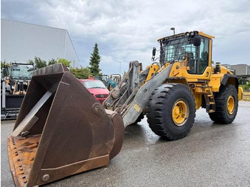 Gumikerekes homlokrakodó VOLVO L110G