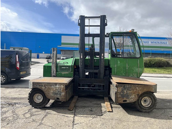 Oldalrakodó targoncá Combilift C5000SL: 3 kép.